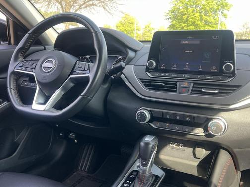 Brilliant Silver Metallic 2024 Nissan Altima SR FWD