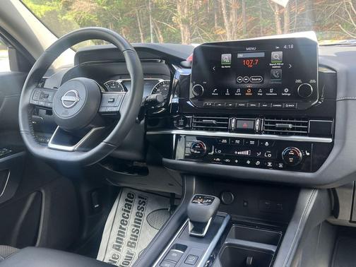 Everest White Pearl Tricoat 2025 Nissan Pathfinder SL 4WD