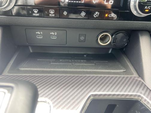 Labrador Black Pearl 2025 Mitsubishi Outlander SE
