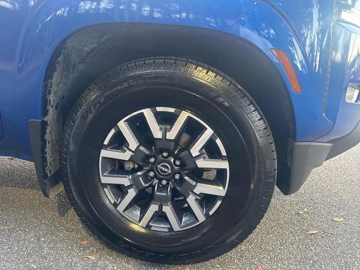 2024 Nissan Frontier SL