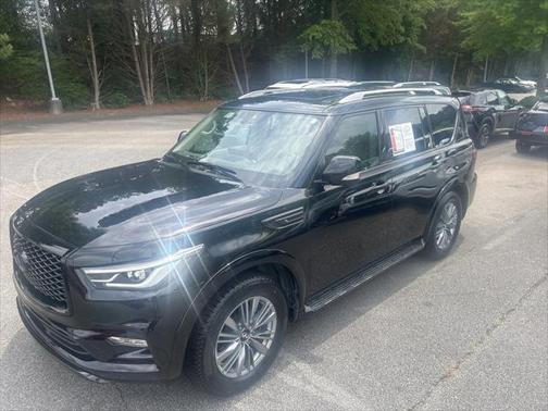 2022 INFINITI QX80 Luxe