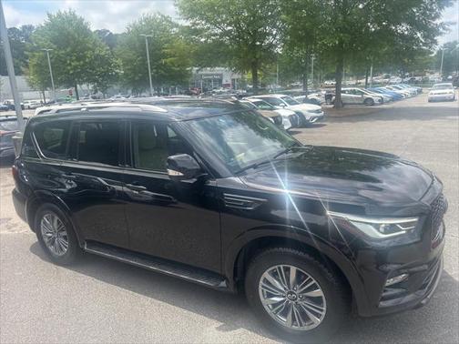 2022 INFINITI QX80 Luxe