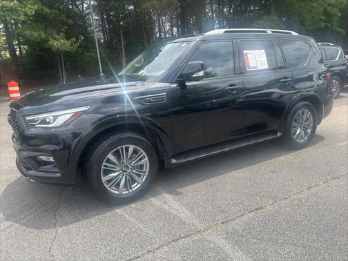2022 INFINITI QX80 Luxe