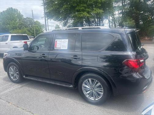 2022 INFINITI QX80 Luxe
