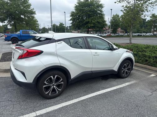 Blizzard Pearl 2021 Toyota C-HR LE