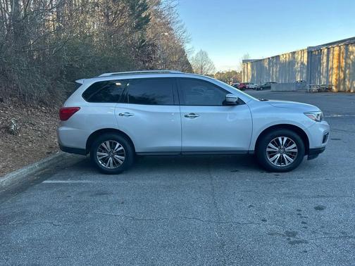 2018 Nissan Pathfinder SV