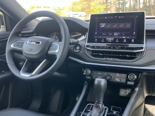 Bright White Clearcoat 2025 Jeep Compass Trailhawk
