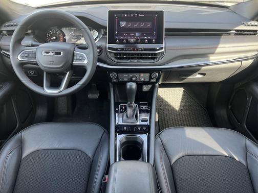 Bright White Clearcoat 2025 Jeep Compass Trailhawk