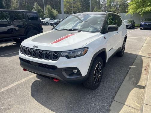 Bright White Clearcoat 2025 Jeep Compass Trailhawk