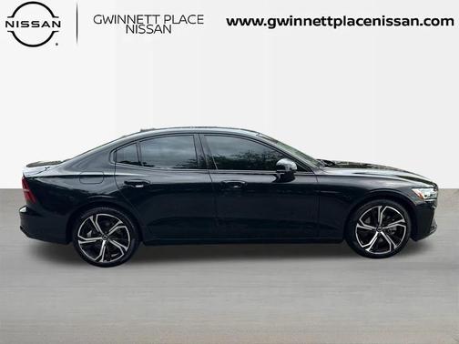 2024 Volvo S60 B5 Core Dark Theme