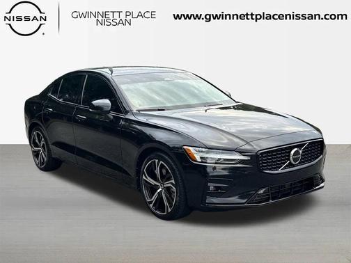 2024 Volvo S60 B5 Core Dark Theme