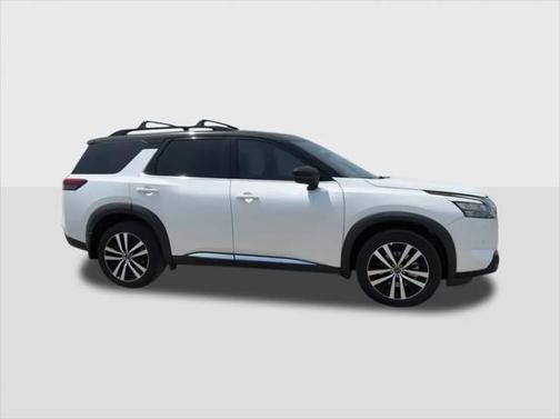 2025 Nissan Pathfinder Platinum FWD