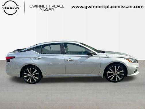 2022 Nissan Altima SR FWD