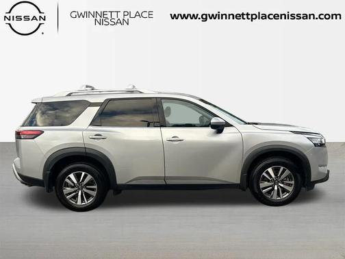 2023 Nissan Pathfinder SL 4WD