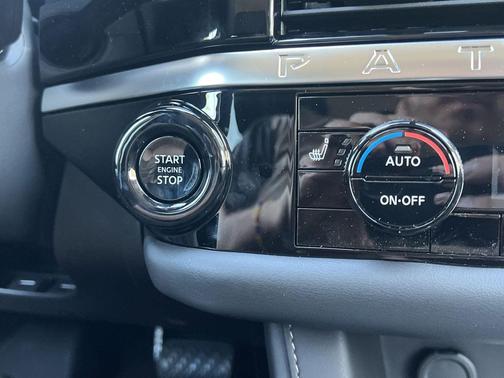 Everest White Pearl Tricoat 2026 Nissan Pathfinder SV