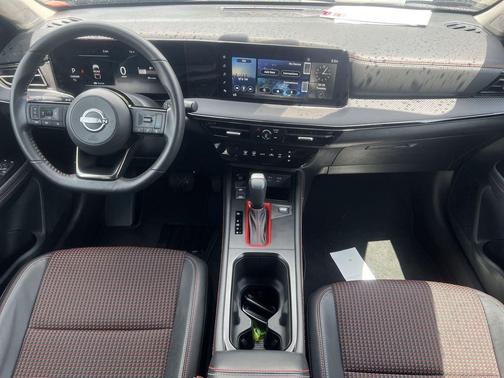 Super Black 2025 Nissan Kicks SR