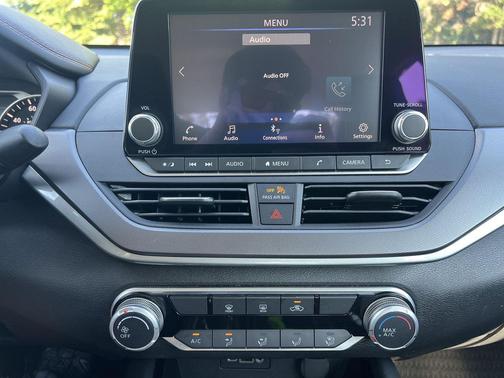 Glacier White 2024 Nissan Altima SR FWD