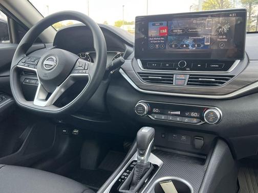 Super Black 2026 Nissan Altima SV FWD