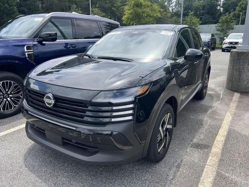 Super Black 2025 Nissan Kicks SV