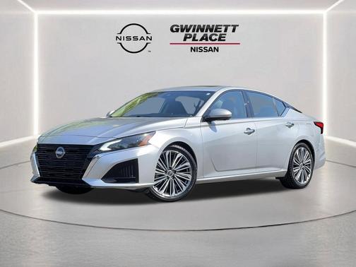 Brilliant Silver Metallic 2023 Nissan Altima 2.5 SL
