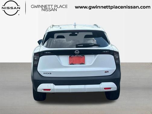 2025 Nissan Kicks SR