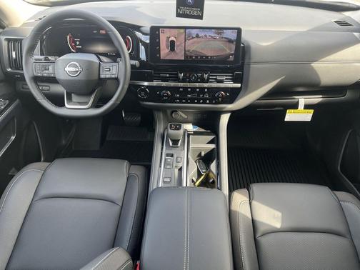 Everest White Pearl Tricoat 2026 Nissan Pathfinder SL
