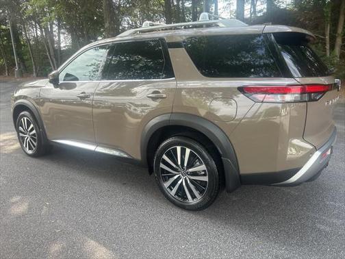 2024 Nissan Pathfinder Platinum FWD