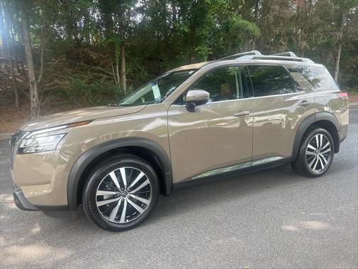2024 Nissan Pathfinder Platinum FWD