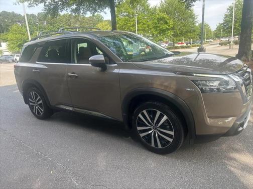2024 Nissan Pathfinder Platinum FWD
