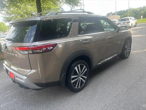 2024 Nissan Pathfinder Platinum FWD