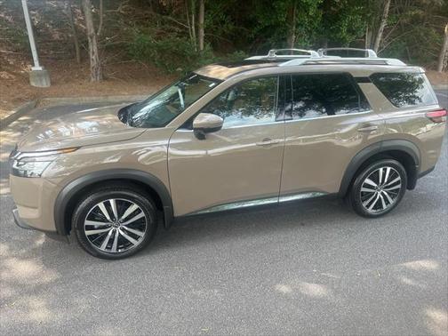 2024 Nissan Pathfinder Platinum FWD
