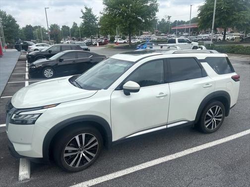 2023 Nissan Pathfinder Platinum