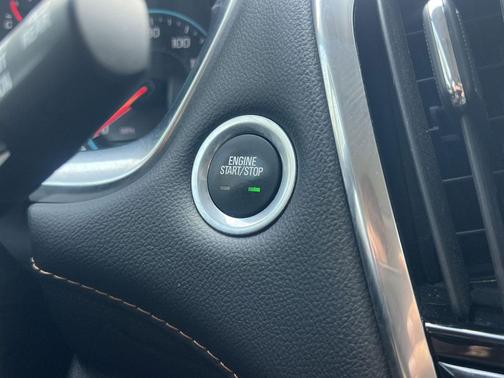 Silver Ice Metallic 2020 Chevrolet Traverse Premier