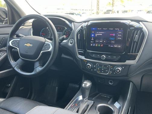 Silver Ice Metallic 2020 Chevrolet Traverse Premier