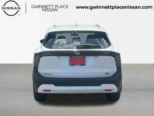 2025 Nissan Kicks SR