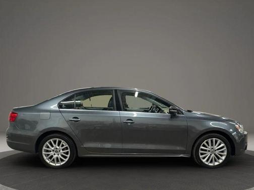 Gray 2012 Volkswagen Jetta SEL