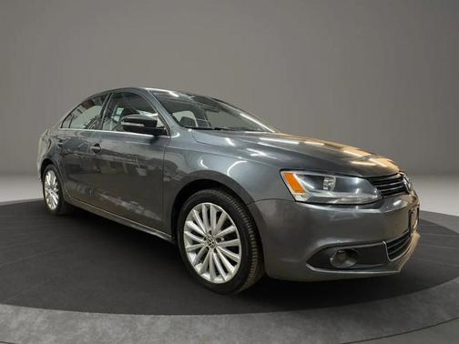 Gray 2012 Volkswagen Jetta SEL