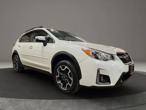 Crystal White Pearl 2017 Subaru Crosstrek 2.0i Limited