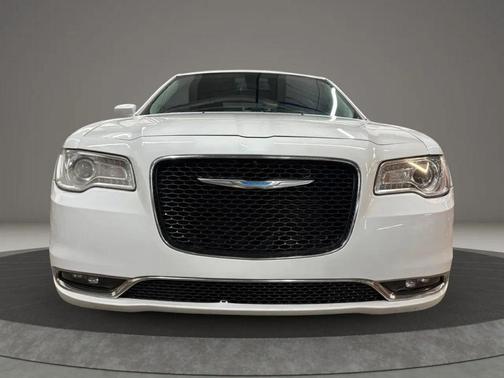 Bright White Clearcoat 2017 Chrysler 300 Limited