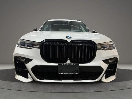 White 2021 BMW X7 M50i