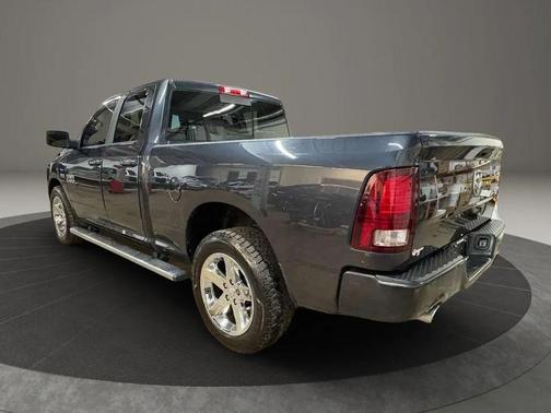 Brilliant Black Crystal Pearlcoat 2016 RAM 1500 Sport