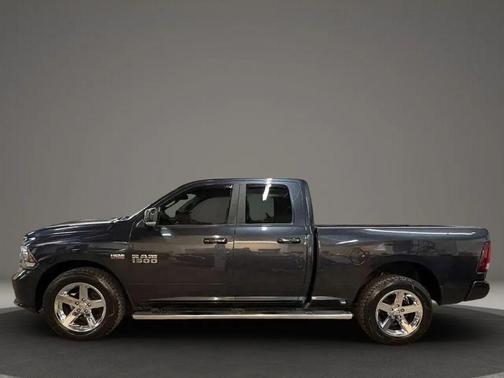 Brilliant Black Crystal Pearlcoat 2016 RAM 1500 Sport