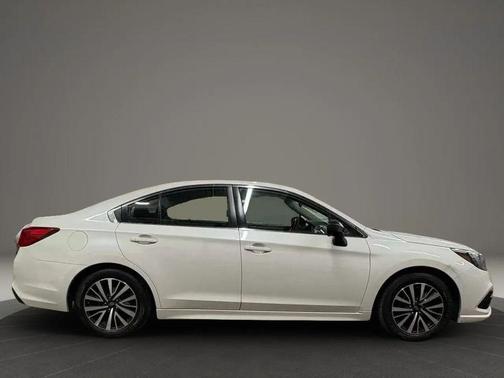 Crystal White Pearl 2018 Subaru Legacy Base