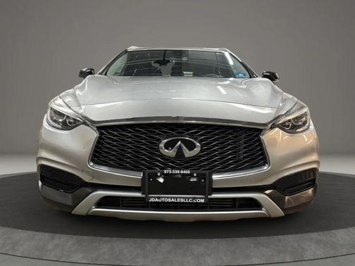 2018 INFINITI QX30 Luxury