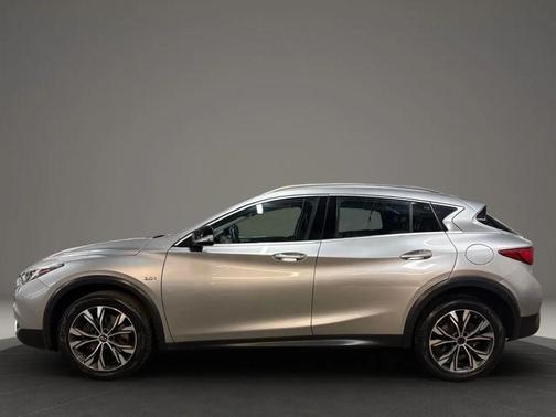 2018 INFINITI QX30 Luxury
