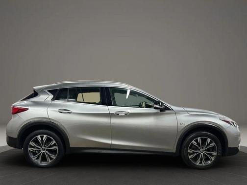 2018 INFINITI QX30 Luxury