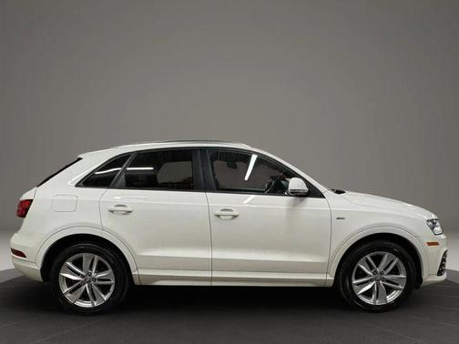 White 2018 Audi Q3 2.0T Sport Premium