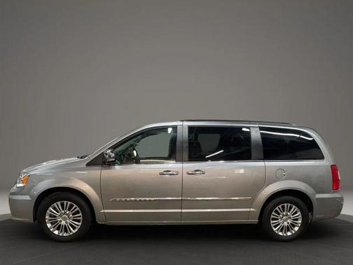 2015 Chrysler Town & Country Touring-L