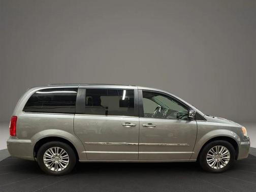 2015 Chrysler Town & Country Touring-L