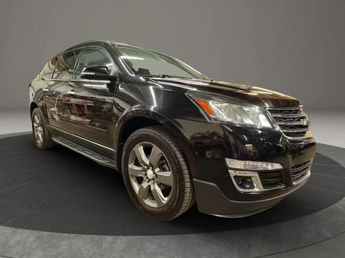 Mosaic Black Metallic 2017 Chevrolet Traverse 2LT